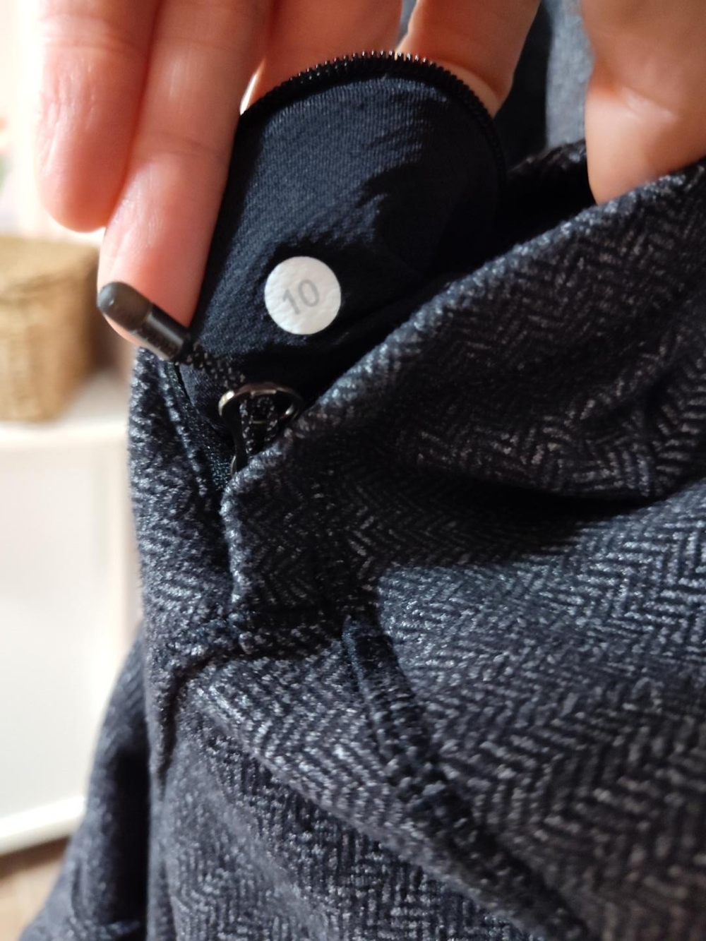 Lululemon Herringbone Pullover Jacket Size 10 Grey Black - Picture 10 of 10